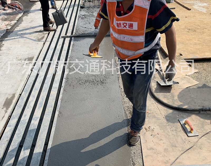 快干水泥澆筑2.jpg 快干水泥澆筑2.jpg